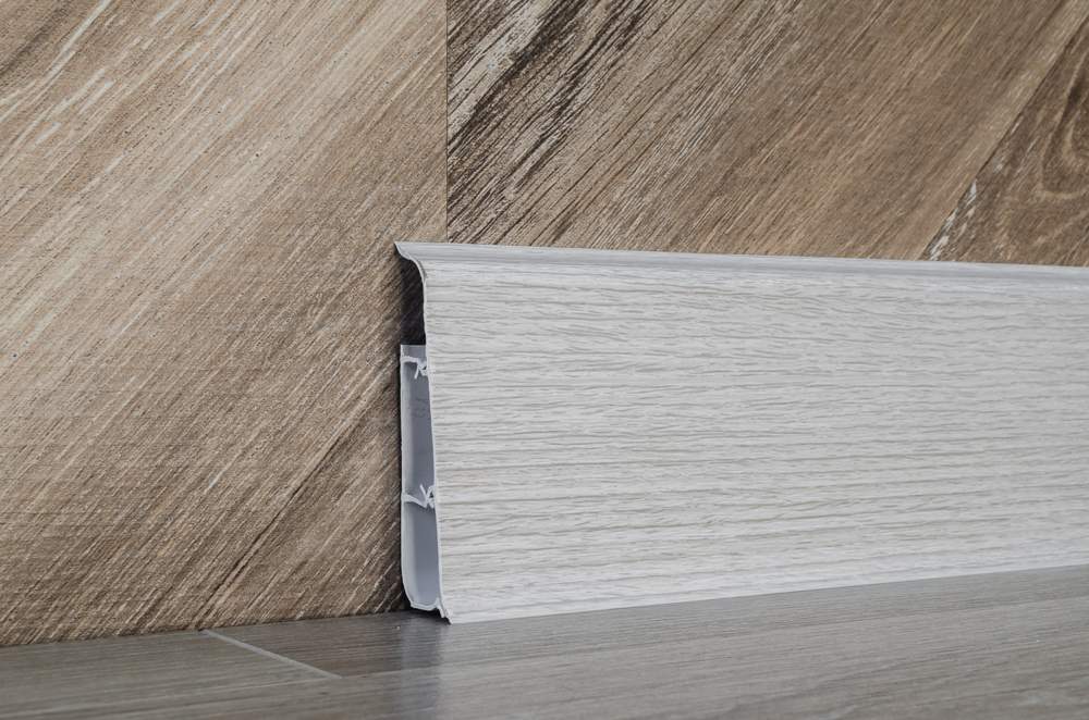 265 Плинтус н/п с кабель-каналом 70мм 2,2м "Деконика" Клен патина