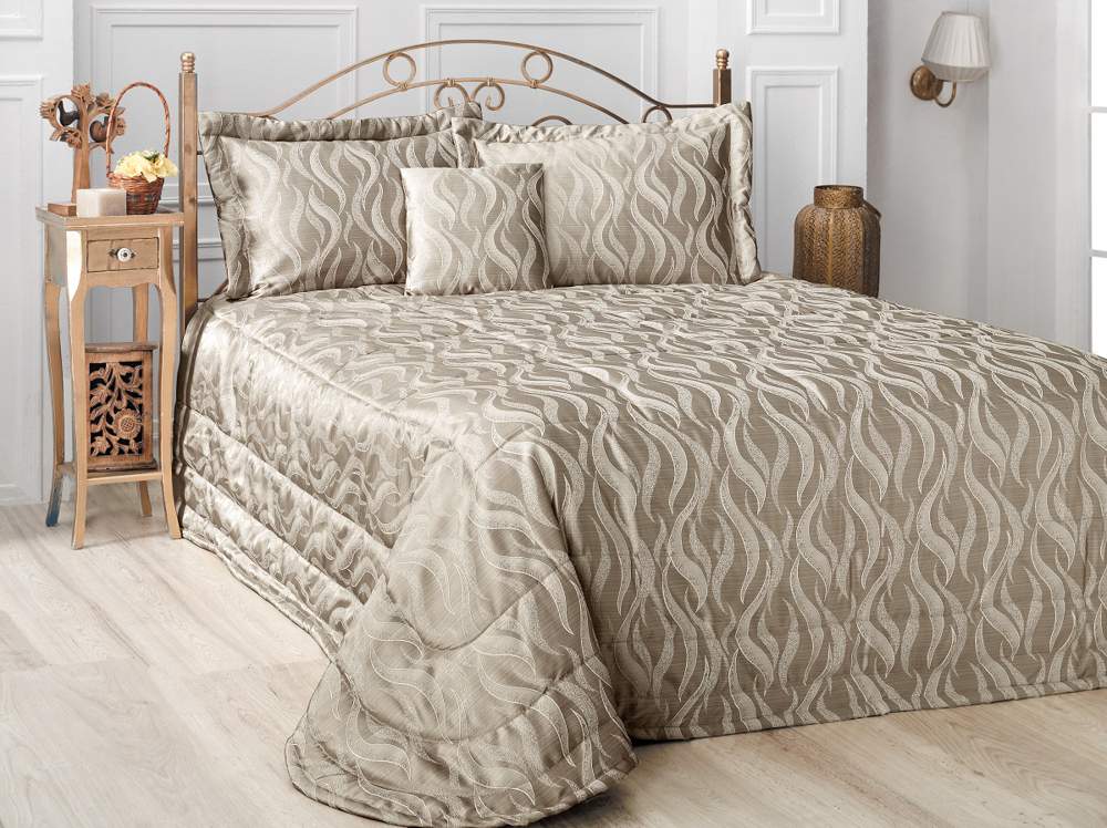 KARNA Покрывало Aliza Жаккард стеганое 240х260  2нав.(50х70) 833 Золотистое