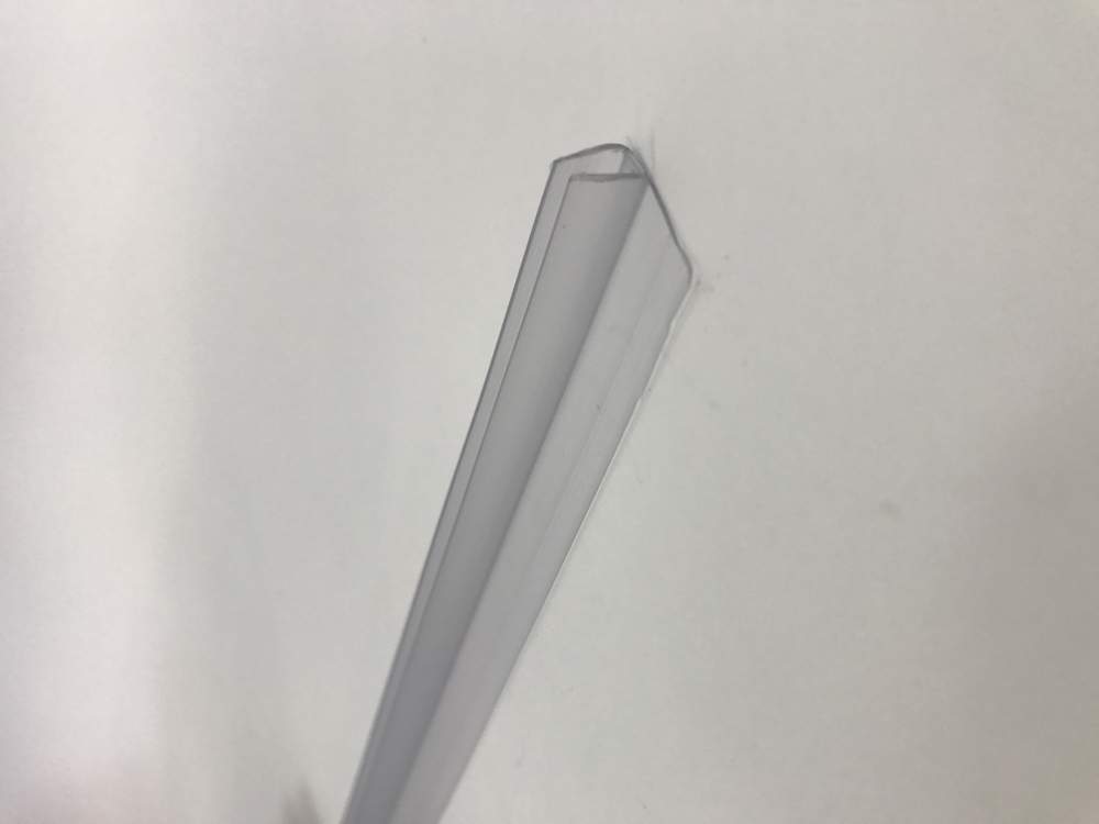 Уплотнитель-молдинг д/стекла  DC703F  4мм (2м)