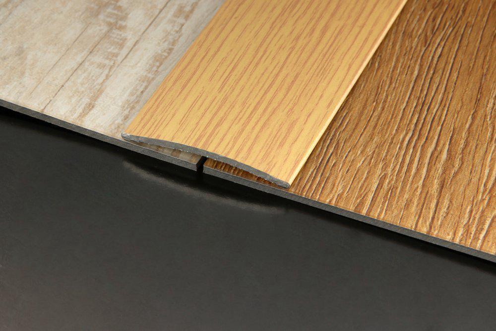 Профиль стыкоперекрывающий ПС 04.900.082 дуб светлый