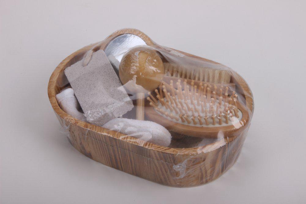 Набор  "Банные штучки" в деревянном ведерке  /6 пр./