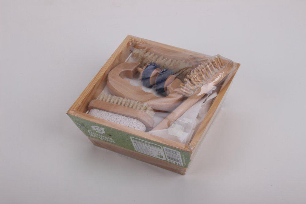 Набор  "Банные штучки" в деревянной корзинке  /4 пр./