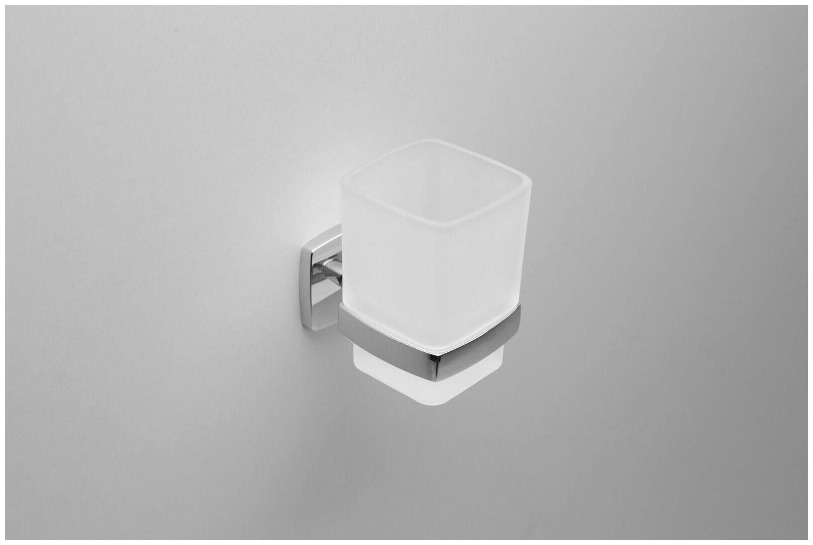 Gem Стакан стеклянный с настенным держателем A9034300