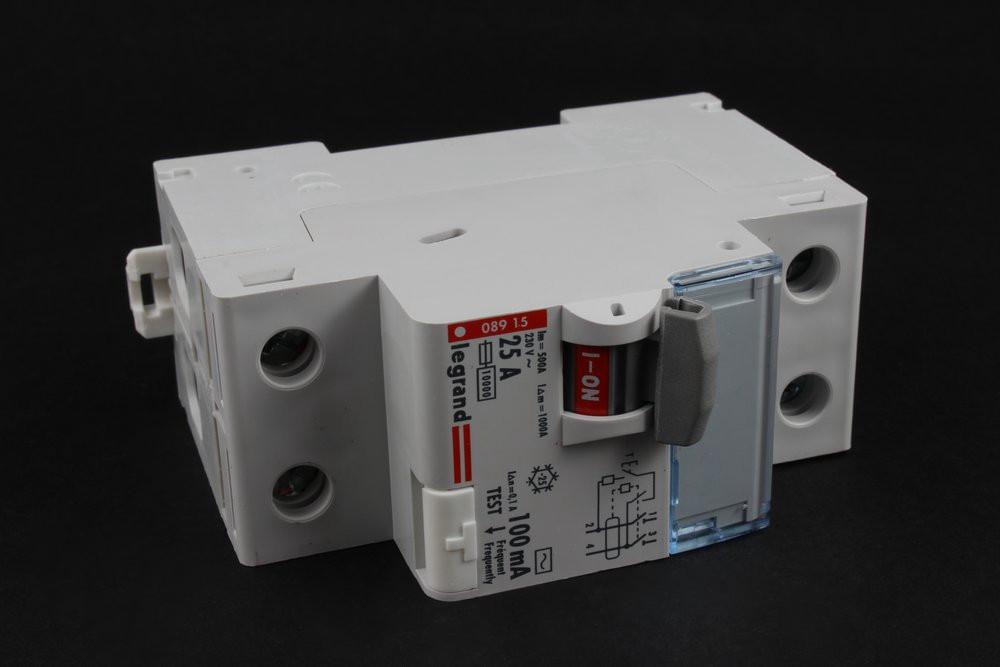 *УЗО 2/25/100  08915 DX Legrand