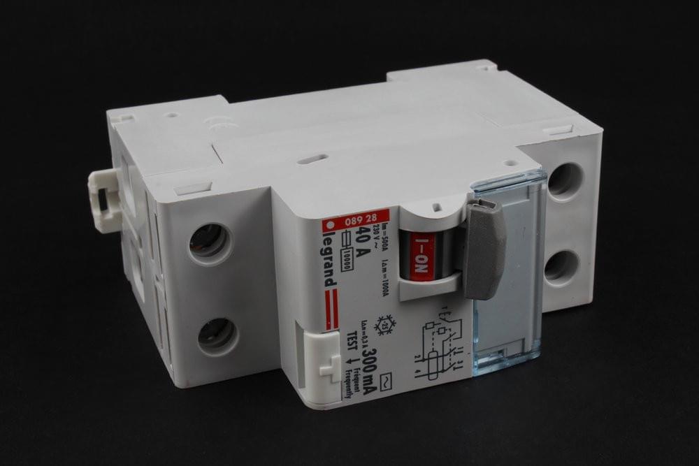 УЗО 2/40/300  08928 DX Legrand