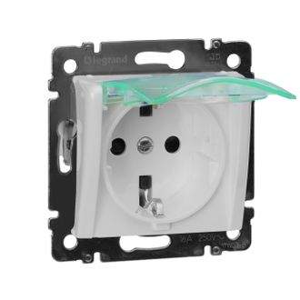 Розетка  VALENA  1-м СП 2К-3 IP44 с защ.кр. защ.шт. с/з бел. 774220/130782