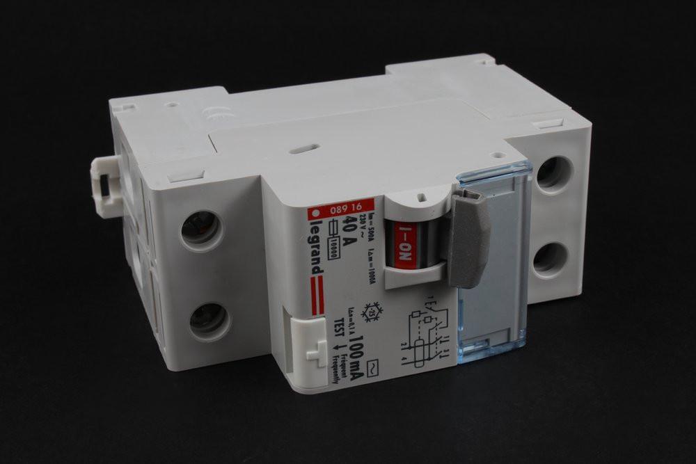 *УЗО 2/40/100  08916 DX Legrand