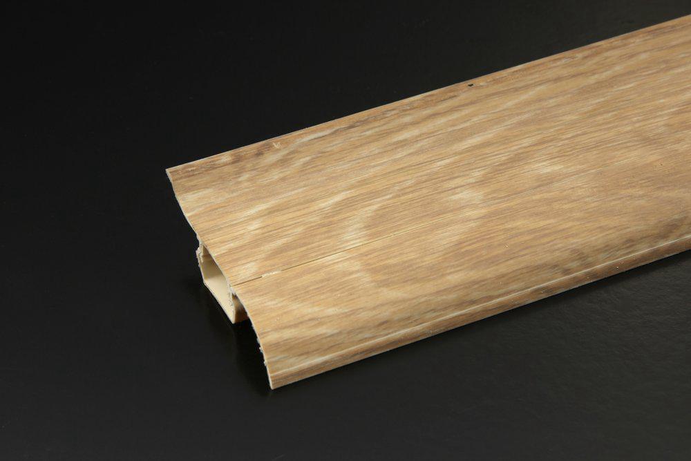 810    Плинтус 58мм Дуб гроссо WIMAR