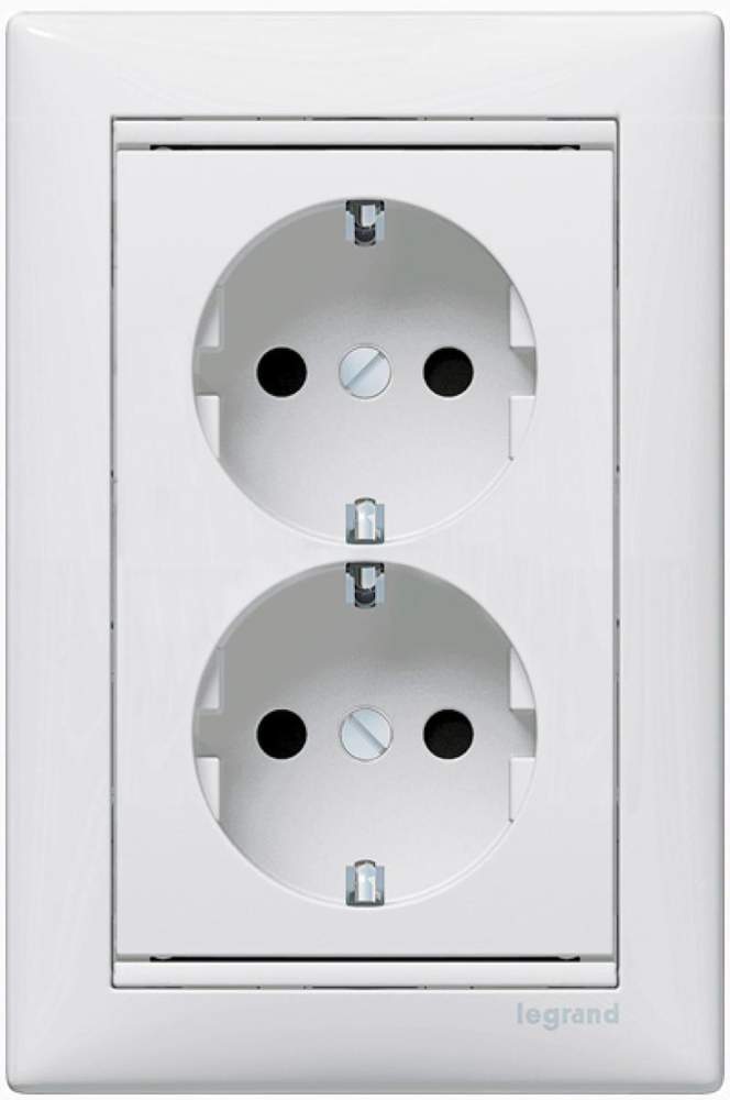 Розетка  VALENA  2я с/з в сборе бел.  774400 / 33906