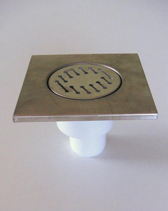 Трап пластик. 150х150 крышка из нерж. верт. тр00012