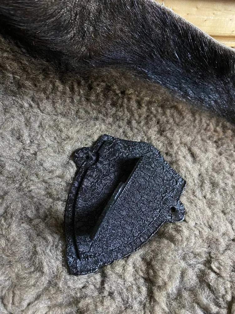 Крючок д/ложки "Меч нуар" 1360