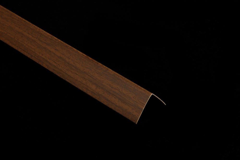 Уголок Идеал  40х40  2,7м  Орех