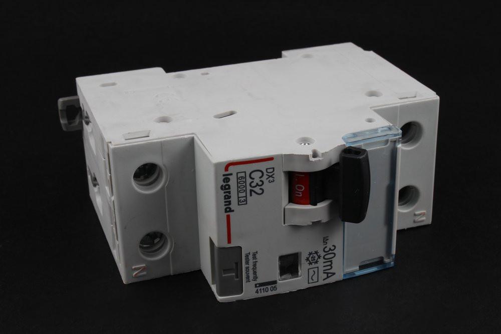 Дифавтомат  Legrand  DX3  1П+Н  C32A  30МА-АС  411005
