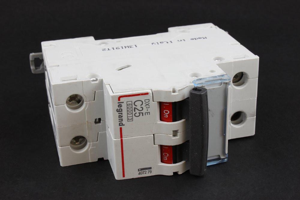 Авт. выключатель DX 3-E  Legrand  2П  C25A  6кА  407279