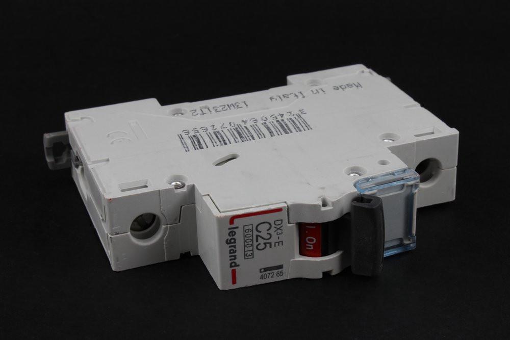 Авт. выключатель DX 3-E  Legrand  1П  C25А  6kA  407265