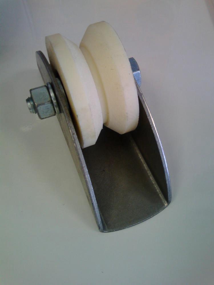 Ролик капролон d70 под угол на платформе  01256/2712