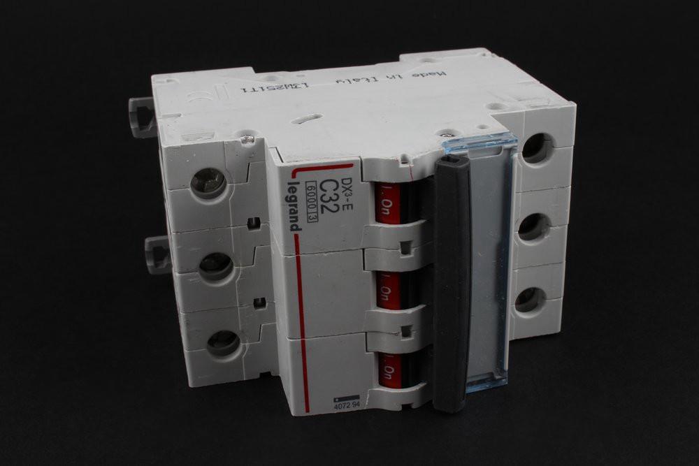 Авт. выключатель DX 3-E  Legrand  3П  C32A  6кА  407294