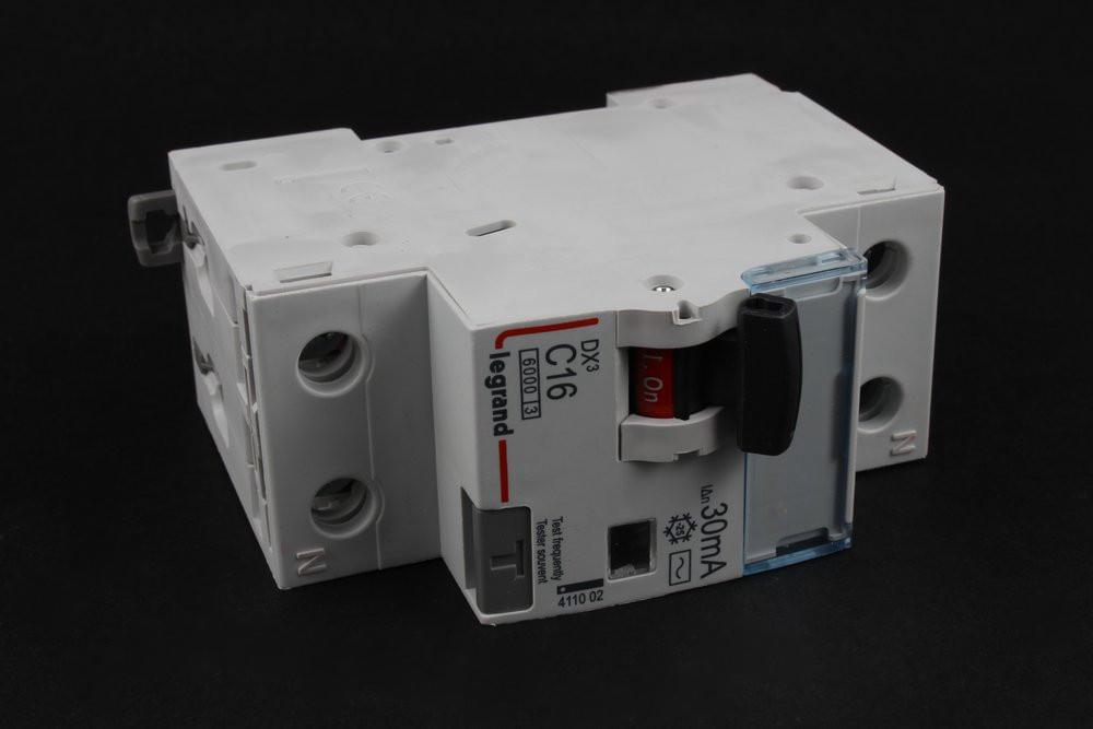Дифавтомат  Legrand  DX3  1П+Н  C16A  30МА-АС  411002