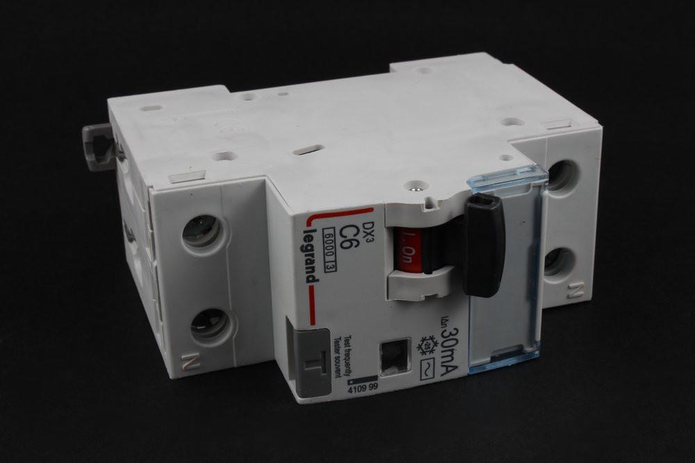 Дифавтомат  Legrand  DX3  1П+Н  C 6A  30МА-АС  410999
