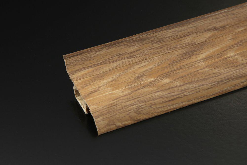 819    Плинтус 58мм Дуб летний WIMAR