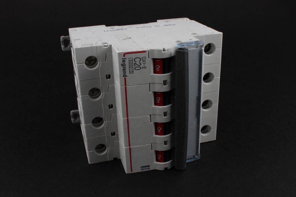 *Авт. выключатель DX 3-E  Legrand  4П  C20A  6кА  407306