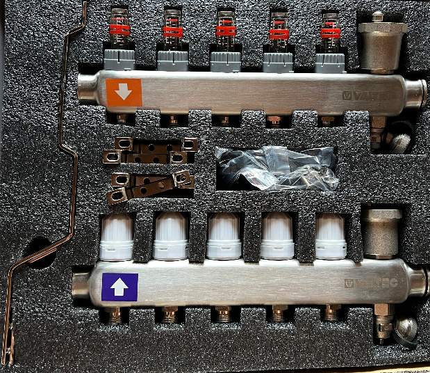 Коллекторный блок с расходом. 1"х3/4"х5 вых. нерж. VTc.579.EMNX.0605  61841