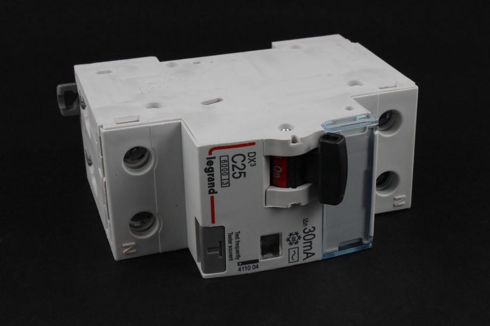 Дифавтомат  Legrand  DX3  1П+Н  C25A  30МА-АС  411004