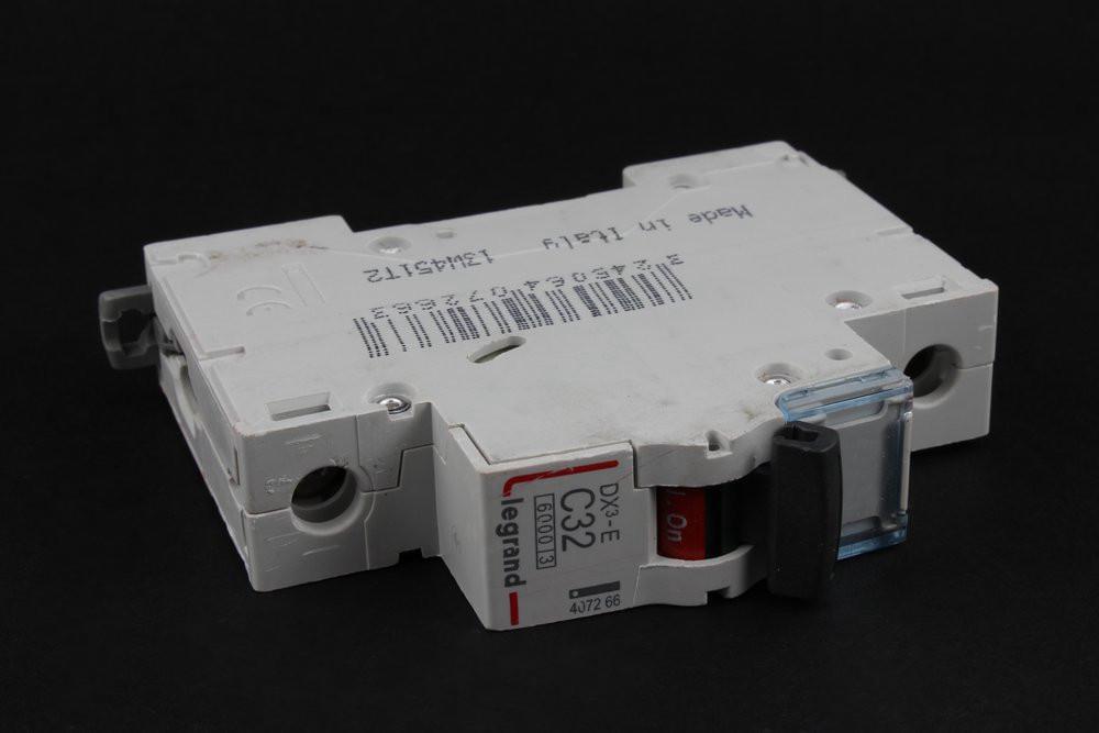 Авт. выключатель DX 3-E  Legrand  1П  C32А  6kA  407266