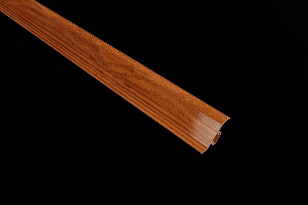 301  Плинтус н/п Лидер  62мм/24мм Дуб светло-коричневый