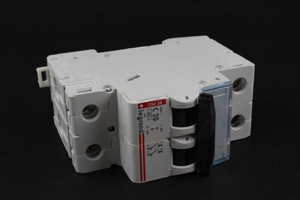 *Авт. выключатель  DX 2/20 С 6kA  03434