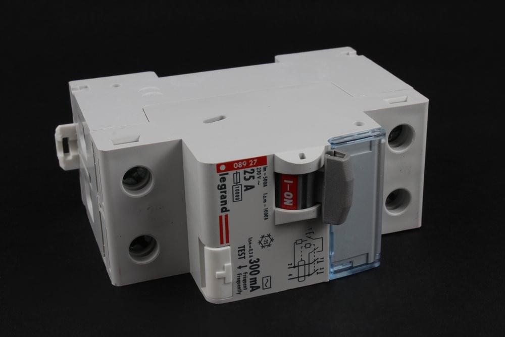 *УЗО 2/25/300  DX Legrand  8927