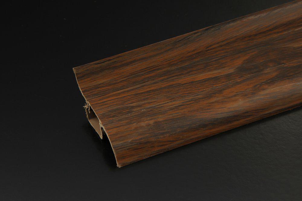 816    Плинтус 58мм Дуб ретушированный WIMAR