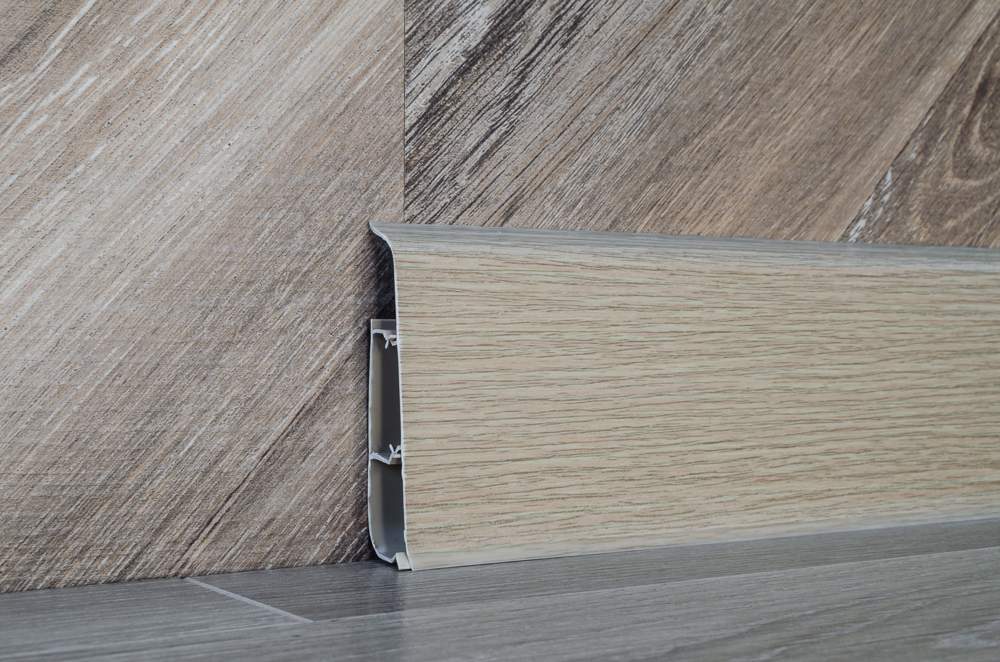 213 Плинтус н/п с кабель-каналом 70мм 2,2м "Деконика" Дуб северный