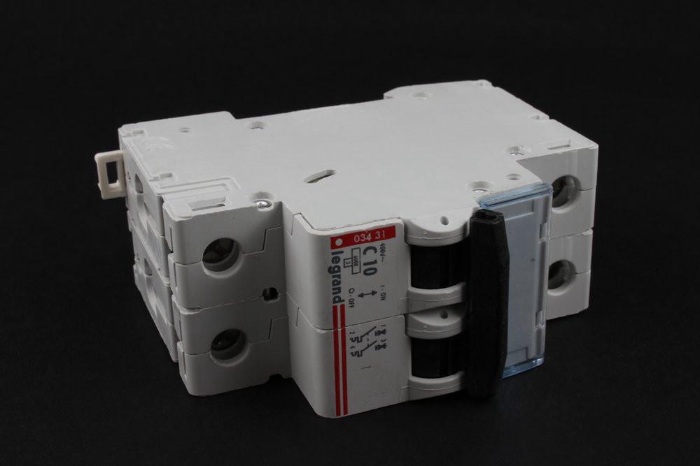 *Авт. выключатель  DX 2/10 С 6kA  03431