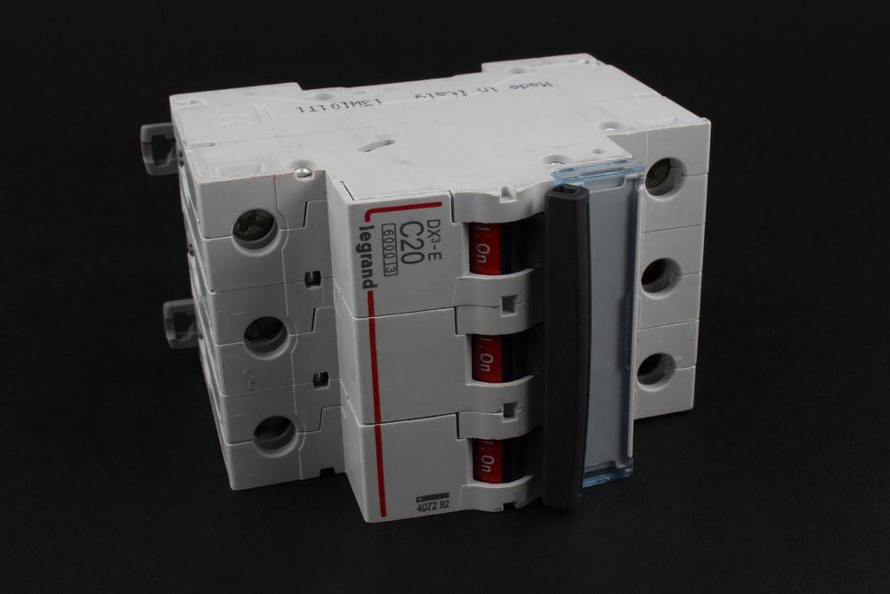 Авт. выключатель DX 3-E  Legrand  3П  C20A  6кА  407292
