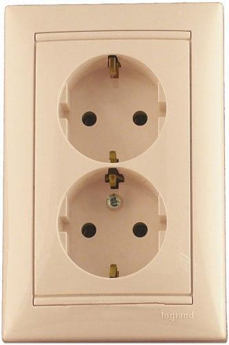 Розетка  VALENA  2х2Р+Е нем стд. с/шт сл.к  774371/38315