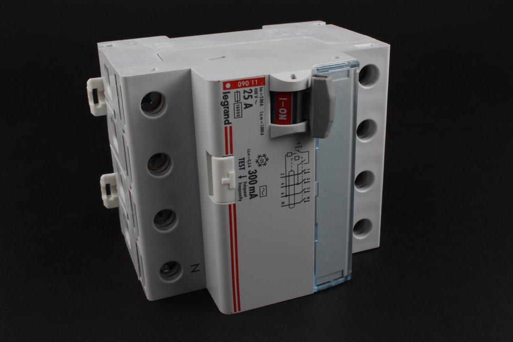 УЗО 4/25/300 09011 DX Legrand