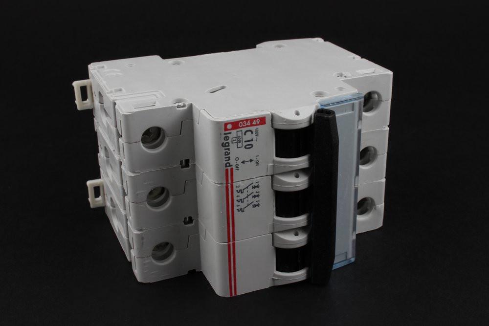 Авт. выключатель  DX Стандарт С 3Р  10А  Leg03449/33924