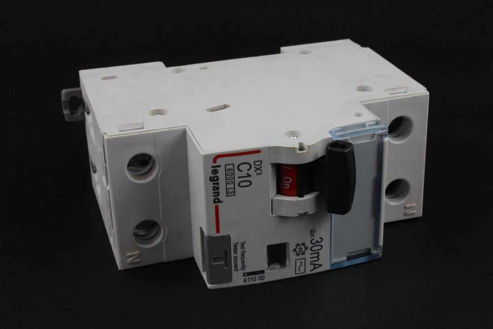 Дифавтомат  Legrand  DX3  1П+Н  C10A  30МА-АС  411000